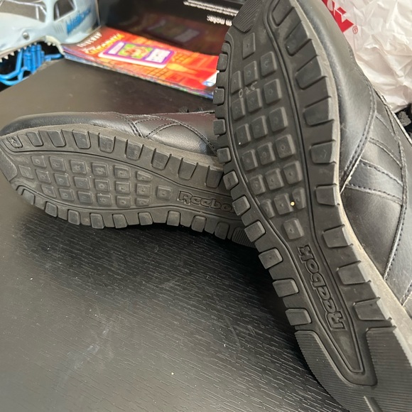 Women’s Reebok Classics - Picture 6 of 6